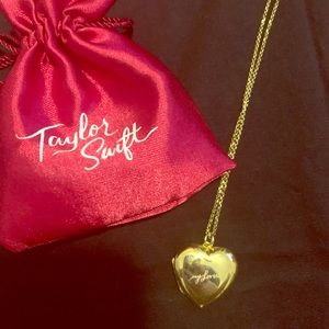 *****^SOLD****Taylor swift Locket